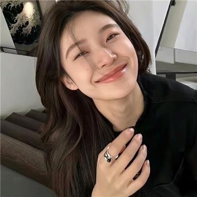 挥著翅膀的女孩